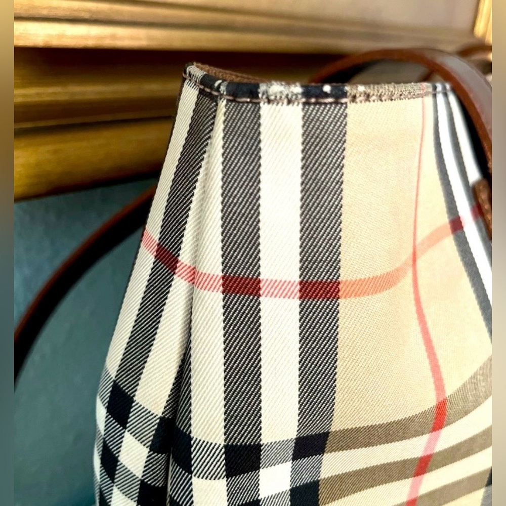 Burberry Tote Nova Check Pattern. Good used vintage condition.Great deal. - Picture 5 of 14
